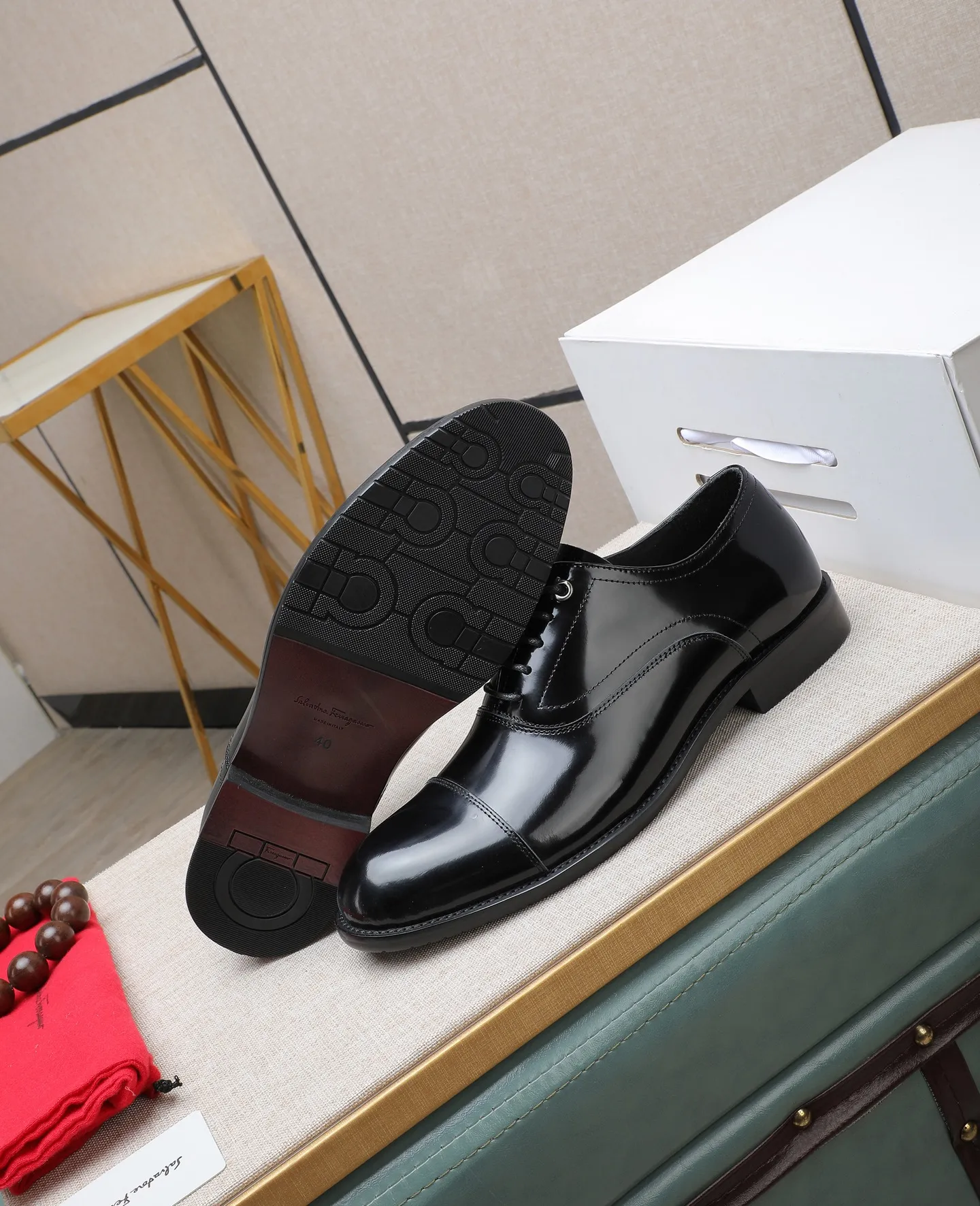 Men's shoes 💰540📛📛 (water-dyed cow lining) Salvatore Ferragamo high-end (Salvatore Ferragamo) is the world's top luxury footwear brand, coming from the fashion kingdom of Italy. It is famous all over the world for its traditional handmade design and novel styles... 🚶🏻🚶🏻New suit shoes are available simultaneously at the counter. This model is made of pure handmade imported Italian calfskin ➕soft water-dyed cowhide lining Original authentic outsole🌀🌀Size: 38➖44 (45 46 customized)